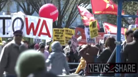 Anti-War protesters march coffins to White House