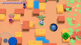 Jogando brawl stars