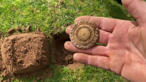 Horse Brass Metal Detecting With Minelab