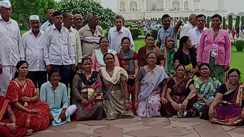 Group pic in Taj Mahal