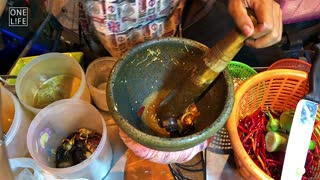 SUPER SPICY THAI FOOD | Som Tam (Boo Pla Ra), Bangkok Street Food, Thailand