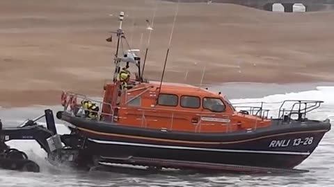 Amazing Rough weather launch of the Hastings Lifeboat 2023