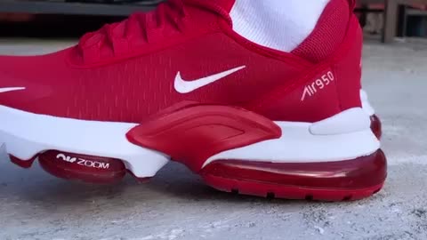 Tênis da Nike vermelho branco e preto modelo novo