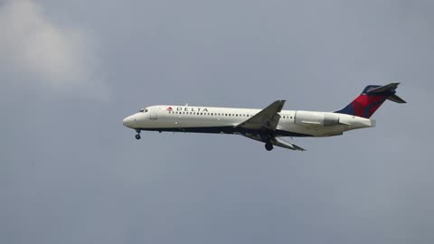 Delta Boeing 717-200 arriving at St. Louis Lambert Intl -STL