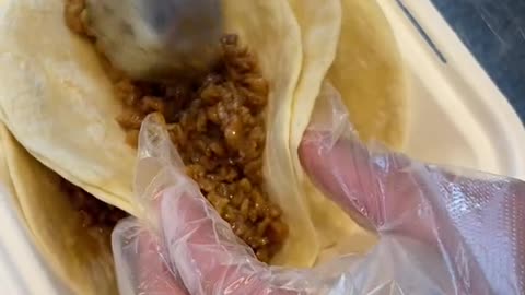 What_s your go-to barBURRITO taco order*9