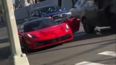 Guy hops out Ferrari and hit Range Rover with bat