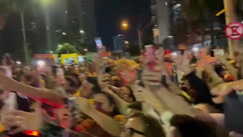 Bolsonaro é recebido por apoiadores ao sair de dentista em Goiânia