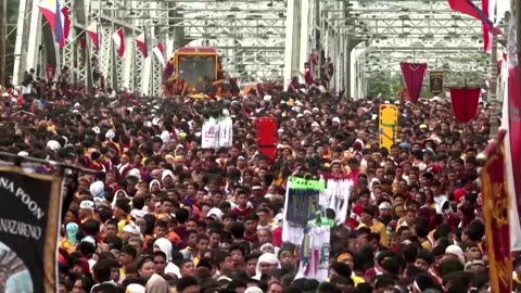 Filipino Catholics join Black Nazarene procession