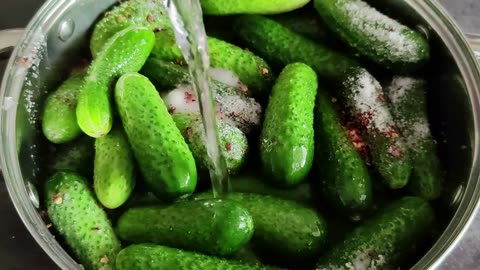 Crispy and spicy: Salted cucumbers Recipe