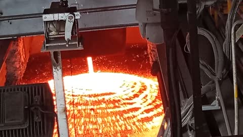 Pouring of liquid metal in mgp plant