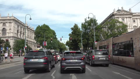 Driving Downtown - Vienna 4K - Austria(00h03m55s-00h05m53s)