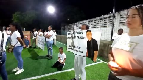 “Queremos justicia”: realizan velatón por joven asesinado en una cancha