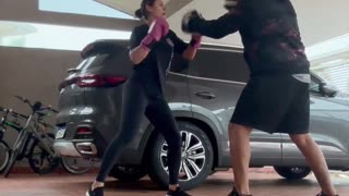 Michelle Bolsonaro publica vídeo treinando boxe