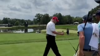 Heckling Donald Trump at his own golf course