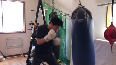 Japanese boxing gym punching bag training April 14, 2020 尼崎BMC サンドバッグ