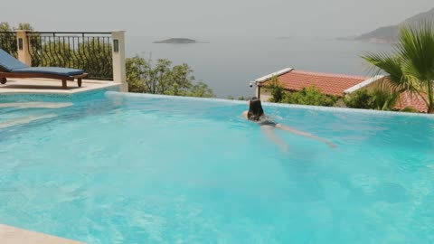 Her is a beautiful swimming pool beside the sea