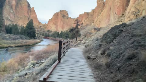 Approach to the Heart of River Trail – Smith Rock State Park – Central Oregon