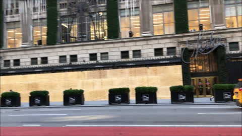 Boarding up New York - 1 day before elections - Fifth Avenue, Times Square, Macy's etc.