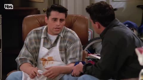 Friends： Joey Takes Extreme Measure To Get Cast (Season 2 Clip)
