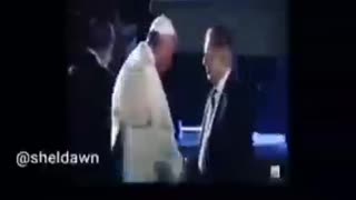 Pope kisses the hands of Rothschild, Rockefeller and Kissinger