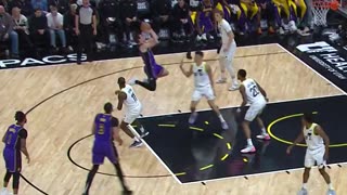 NBA - Austin Reeves shows off the handle for an and-1 💯 Lakers-Jazz