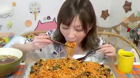 woman eating a lot, how can someone eat so much