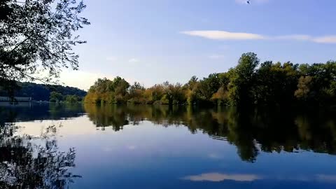Distorted Reflections video with sound of Beautiful Nature