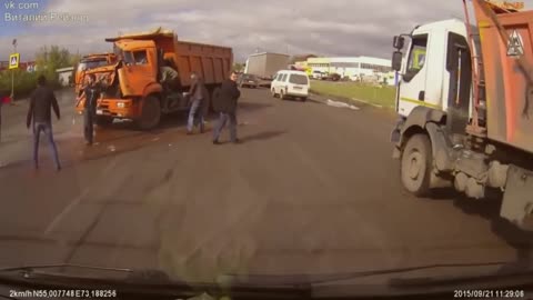 HORROR.CAID WITH TRUCKS.VEHICLE UNDER THE TRUCK