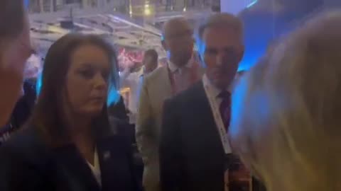 🚨 BREAKING: U.S. Senators chase down USSS director Kimberly Cheatle in Milwaukee at the RNC. 🔥