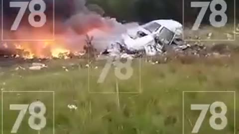 Eyewitnesses post footage of the wreckage of the plane in which Evgeny Prigozhin could allegedly be.