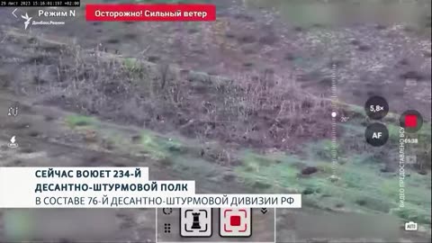 Russian Troops Drive 3 Ukrainian PWs Ahead As They Advance… When They Come Under Fire… They Retreat