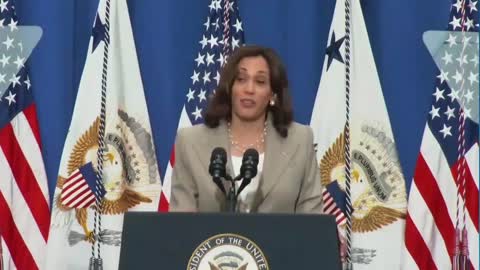 Kamala Harris Dishes Out Another Word Salad, Tells People to Clap For School Buses