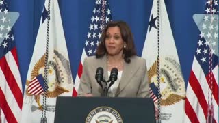 Kamala Has "Please Clap" Moment...