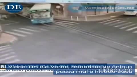 VAXED BUS DRIVER DIES FROM HEART ATTACK AND CAUSES VAXXIDENT OR VACCIDENT OR WHATEVER