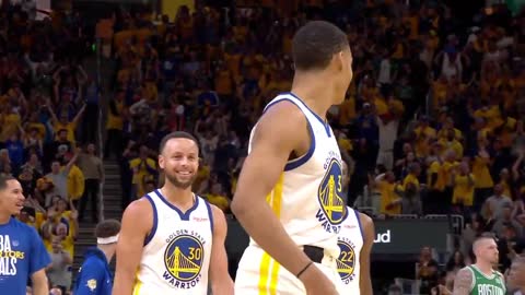 Jordan Poole shocks Stephen Curry & entire Arena after Insane Half-Court Buzzer Beater