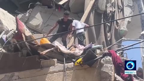 Palestinian rescuers search for casualties following Israeli strike on Rafah