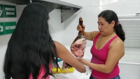 Habla mujer señalada de vender carne de perro en restaurante de San Gil, Santander