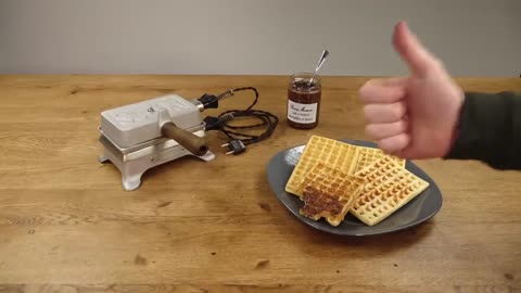 1950's Waffle Maker Restoration & Tasting at the End 😋