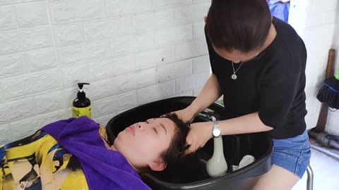 ASMR Relaxing shampoo sound, Vietnamese traditional Female Massage service , vietnam barbershop