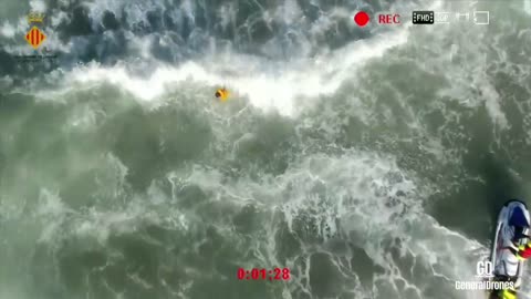Un dron salva la vida a dos menores en la playa de Sagunto, en Valencia