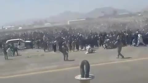 Massive crowd swarming into Kabul airport, Afghanistan