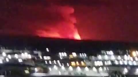 Eye witness footage of the volcano eruption in Grindavik, Iceland
