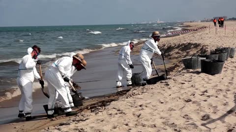 Spain shuts three beaches after oil spill