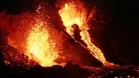 THE AMAZING ICELAND VOLCANO ERUPTION 21