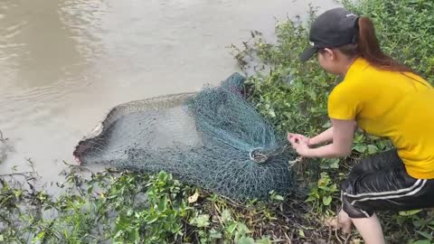 First Time Girl Cast Net Fishing DEFEATED By MONSTER Fish!-1