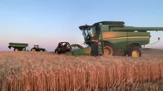John Deere Kansas Wheat Harvest Slow Motion.
