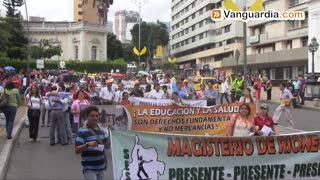 Maestros de Santander protestaron contra las políticas de Santos