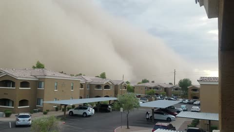 Sandstorm Rolling In