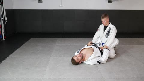 CROSSING THE ARM - CLOSED GUARD - PENDULUM SWEEP - SWEEPS