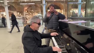 Police called on a piano player for filming in a public place in th UK